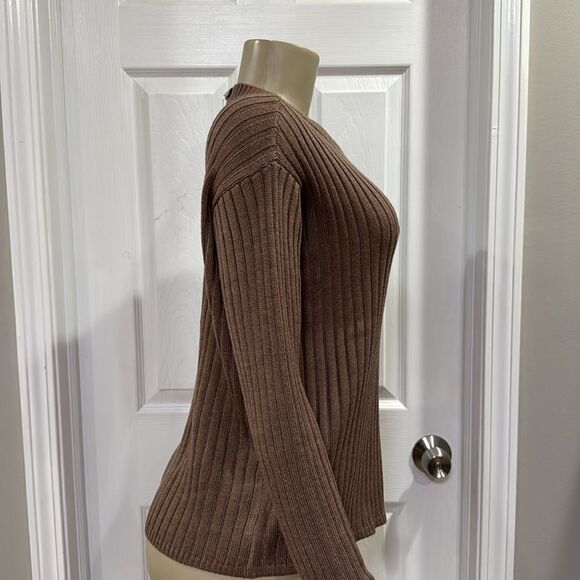 JESSICA  SIMPSON RIBBED SWEATER. - Picture 2 of 5
